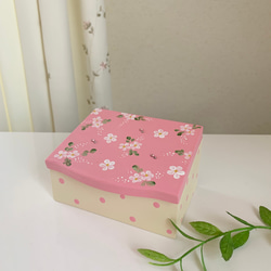 キラキラストーンと小花のカードケース(ベビーピンク)　　トールペイント 1枚目の画像
