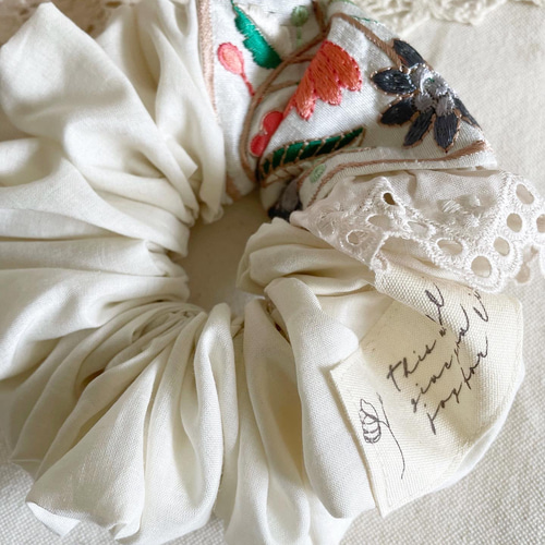 送料込］大人可愛いインド刺繍リボンのふんわり春シュシュ シュシュ