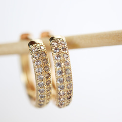 『在庫処分価格』金アレ対応 色褪せにくい キラキラ フープ ピアス 1ペア 4枚目の画像