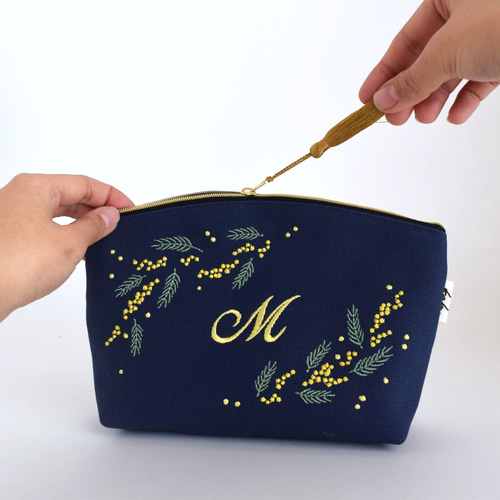 選べるイニシャル》ミモザの刺繍ポーチ マチあり コスメ 両面