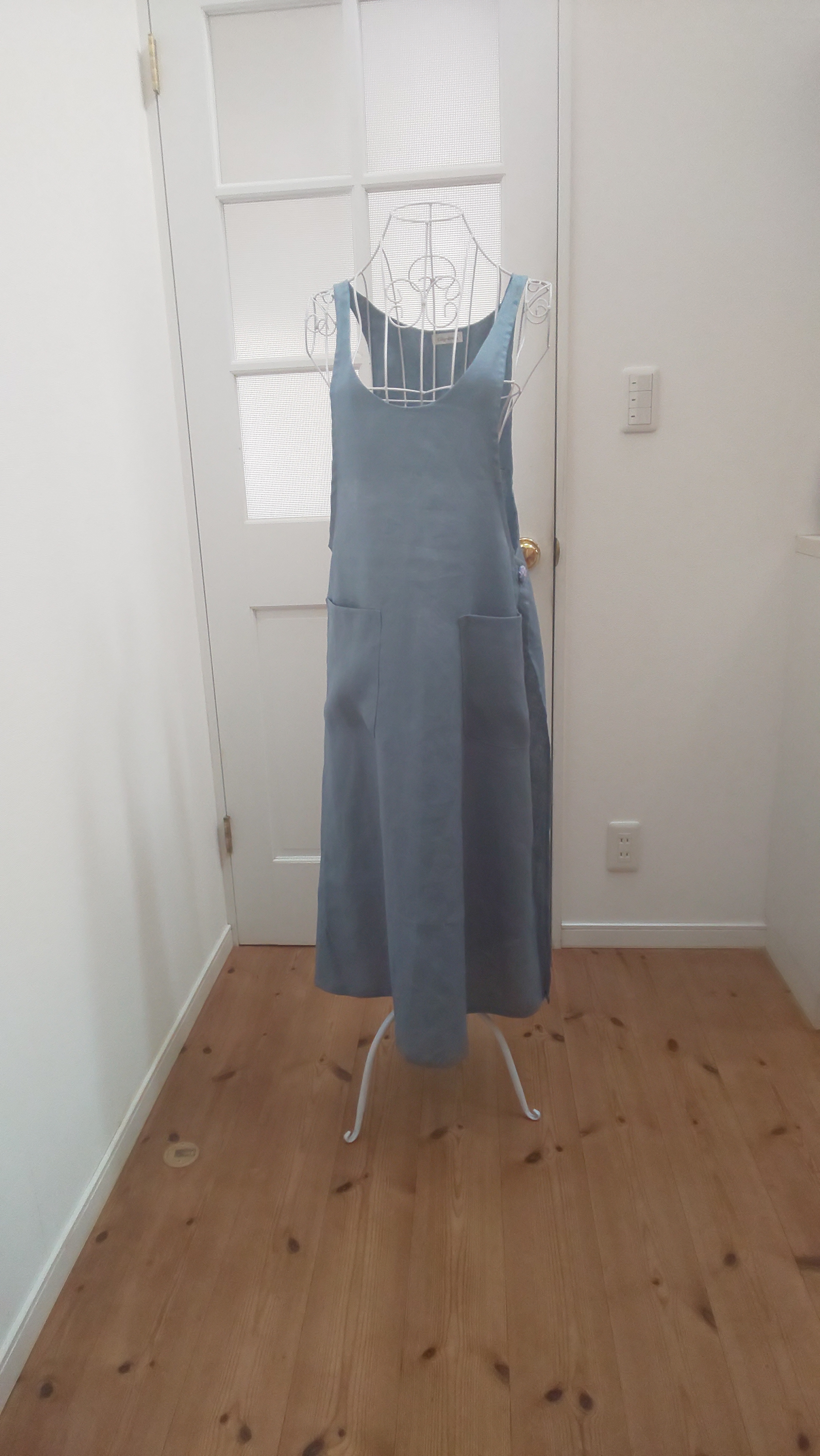 ワンピースの様なロングエプロン