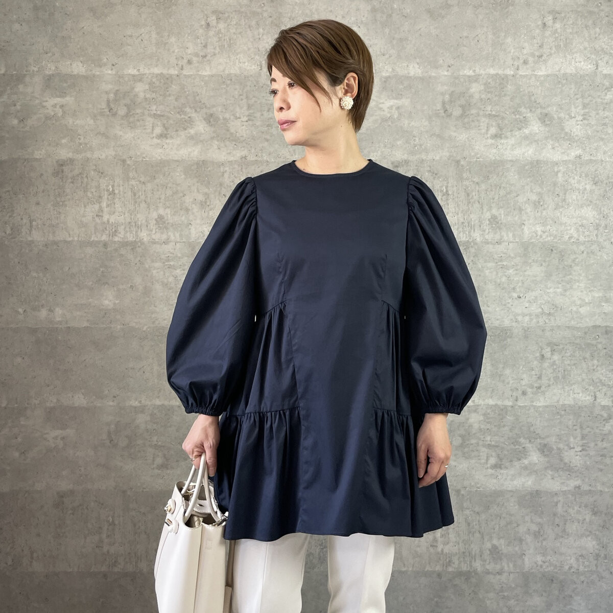 【小柄S】パフスリーブが可愛い 細見えコットンティアードブラウス ネイビー：KMC-518 297766