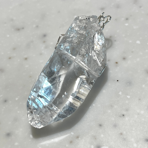 神聖ガネーシュヒマール産 ヒマラヤ水晶ポイント 虹あり