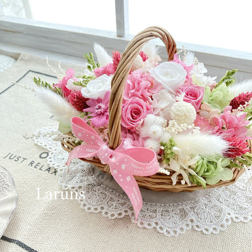 ピンクと白ローズのﾌﾟﾘｻﾞｰﾌﾞﾄﾞﾌﾗﾜｰバスケット横大サイズ プリザーブド