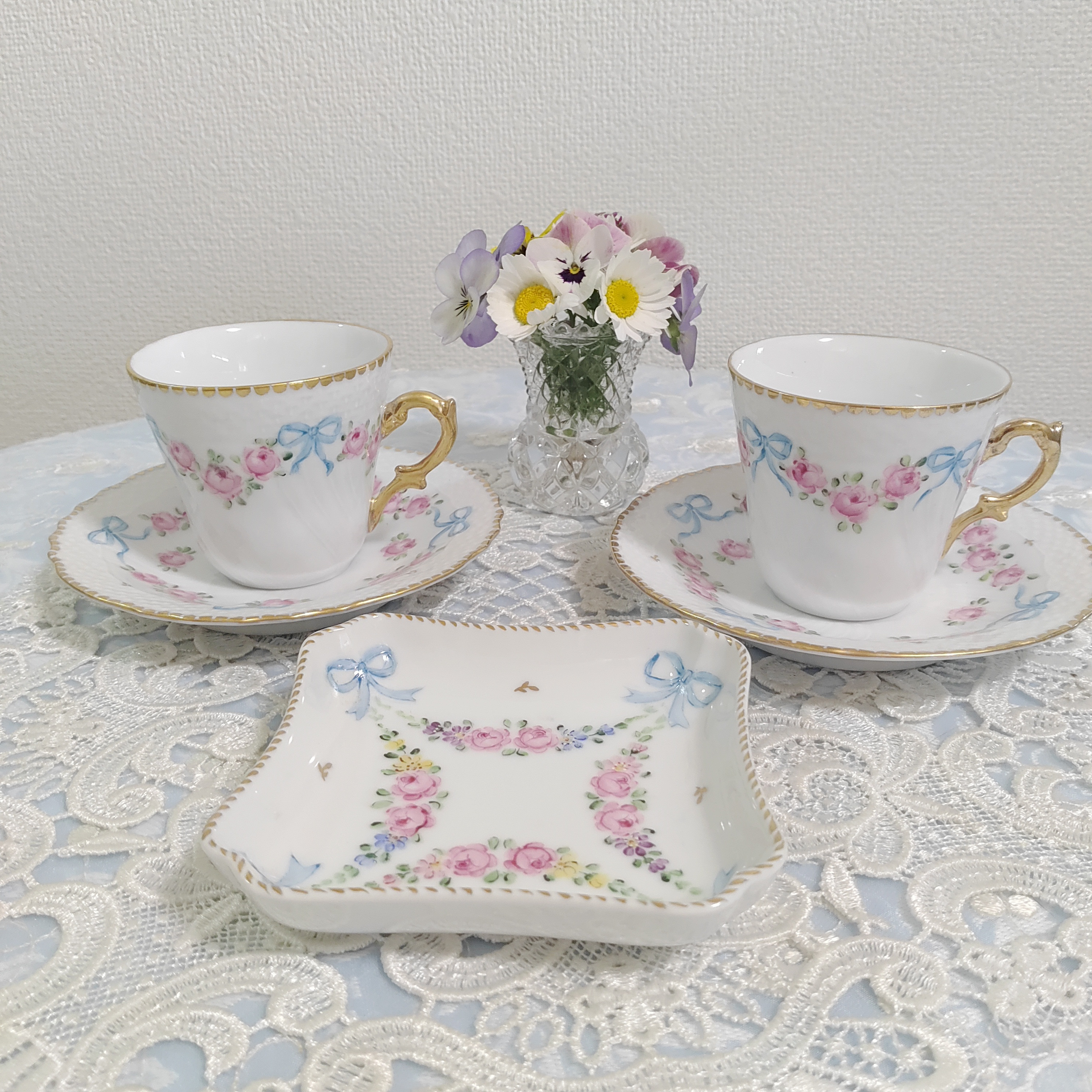 お買い得価格♥デミタスセット＋ナッツトレー(ミニ薔薇/ﾌﾞﾙｰﾘﾎﾞﾝ)