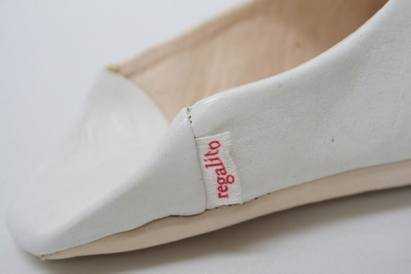 【値引済】￥6840→￥4536【ビーズ・バブーシュ】白＋赤／モロッコ　レディース　手作り　高品質革 5枚目の画像