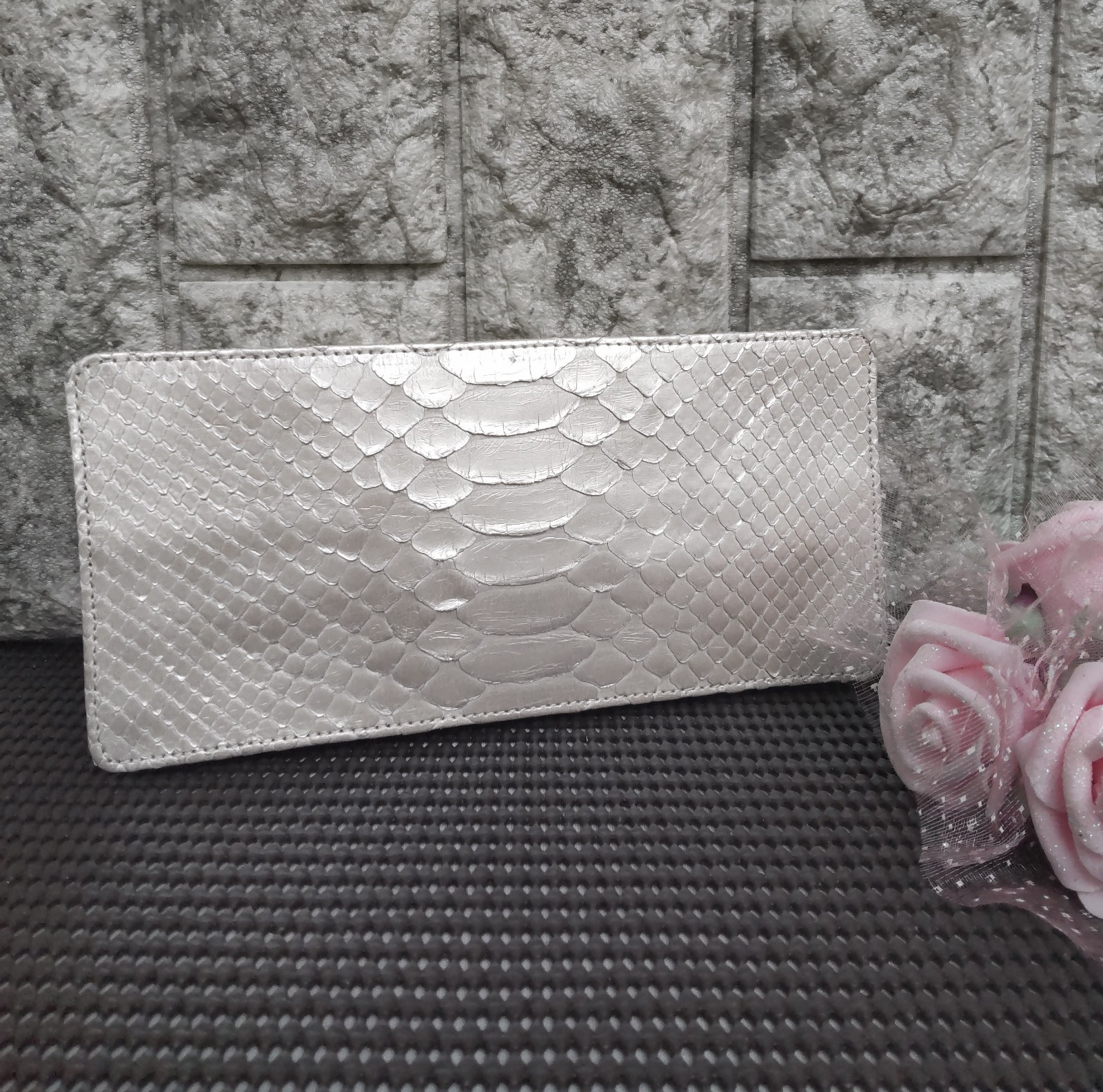 ホワイトパール　ヘビ革　束入れ