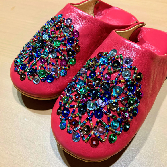 【値引済】￥6480→￥4536【ビーズ・バブーシュ】赤・サラダ ／ レディース　モロッコ　手作り　高品質革 5枚目の画像