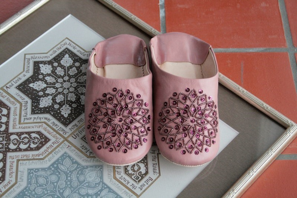 【値引済】￥6480→￥4536【ビーズ・バブーシュ】スモークピンク・スモークピンク ／ モロッコ　高品質革 1枚目の画像