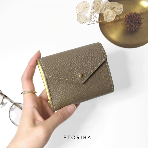 tayori｜手のひらサイズ＋収納力◎の三つ折り財布【トープ × イエロー】イタリア製シュリンクレザー 出産祝い 合格祝い