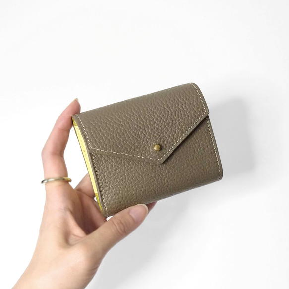 tayori｜手のひらサイズ＋収納力◎の三つ折り財布【トープ × イエロー】イタリア製シュリンクレザー 出産祝い 合格祝い