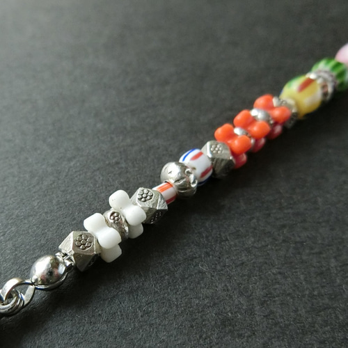 カレンシルバーとアンティークビーズのランダムブレスレット