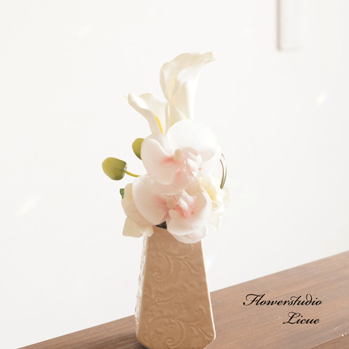 仏花】 カラーとピンクの胡蝶蘭の仏花（お手持ちの花立にに飾って  