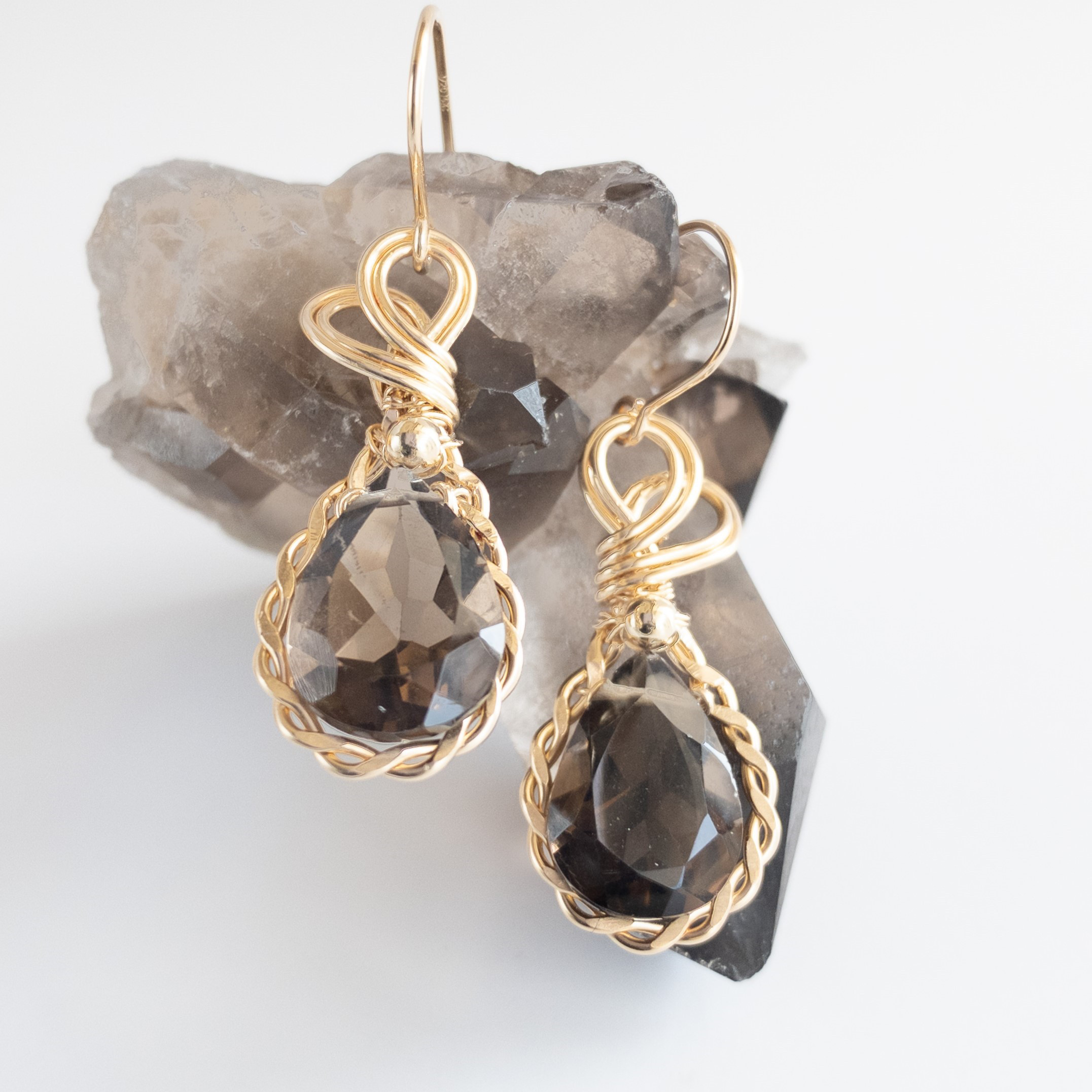 ＜スモーキークォーツ＞ 14kgf ベゼルセッティング ピアス