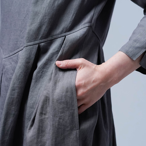 wafu】リネンワンピース 上半身貧相党 いさわサイズ 鍵盤タックドレス