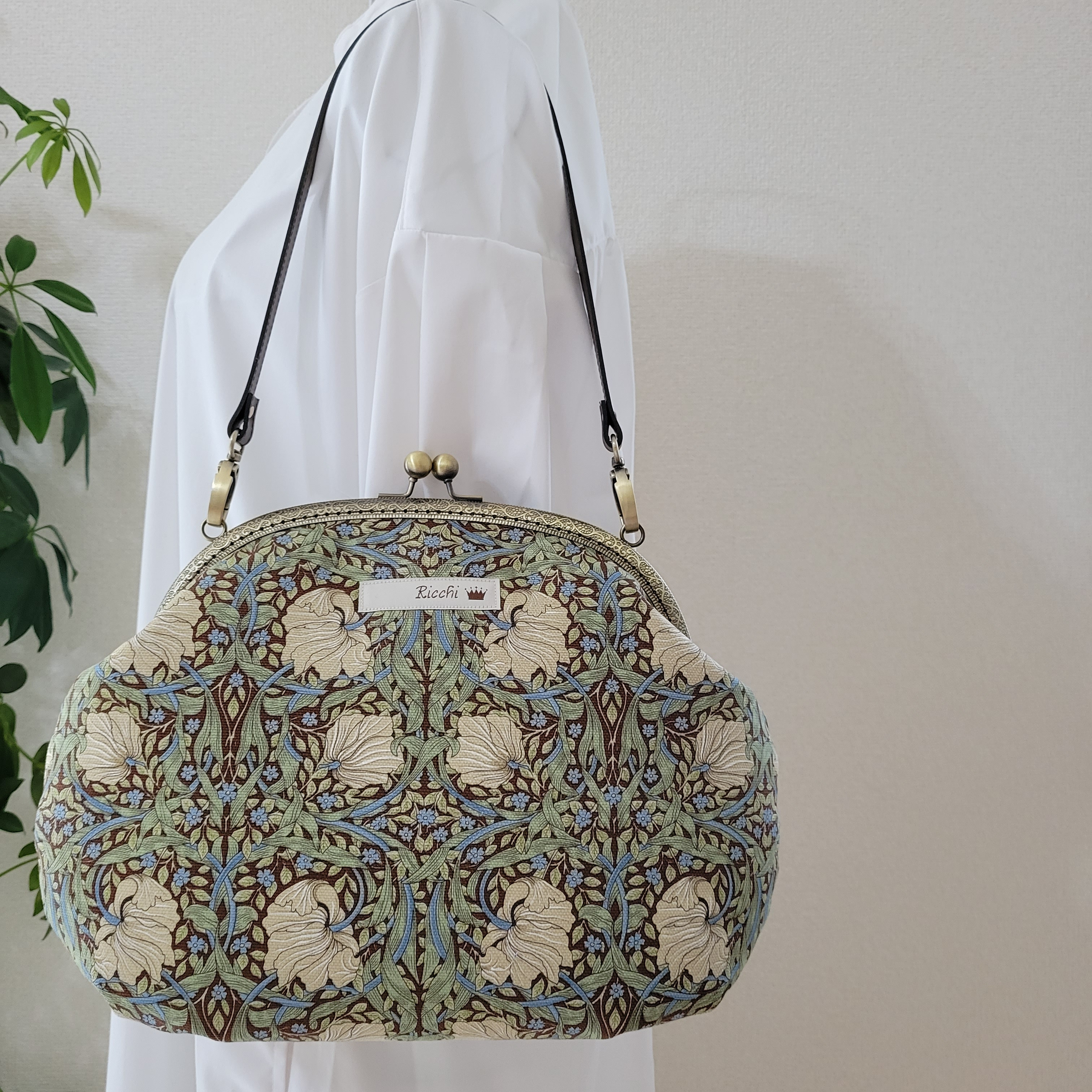 ウィリアムモリス　ピンパネル　茶　がま口バッグ