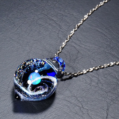 ガラスの小宇宙 レインボーオパール ペンダント Yasuda Glass