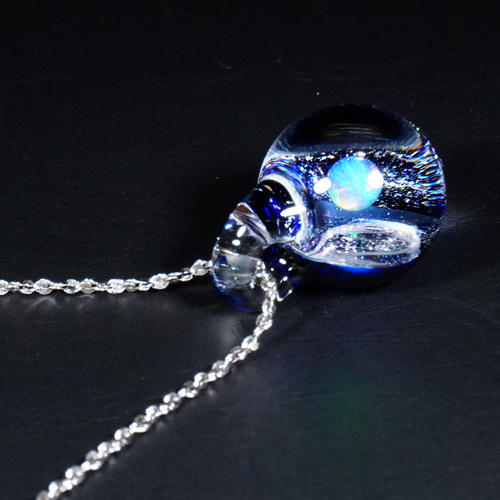 ガラスの小宇宙 レインボーオパール ペンダント Yasuda Glass