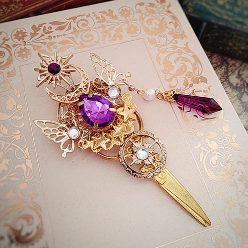 ビジューとハサミの魔法石ブローチ パープル 上級魔法ハイウィザード