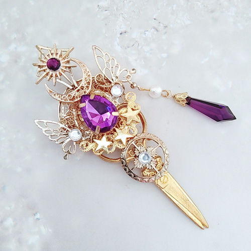 ビジューとハサミの魔法石ブローチ パープル 上級魔法ハイウィザード