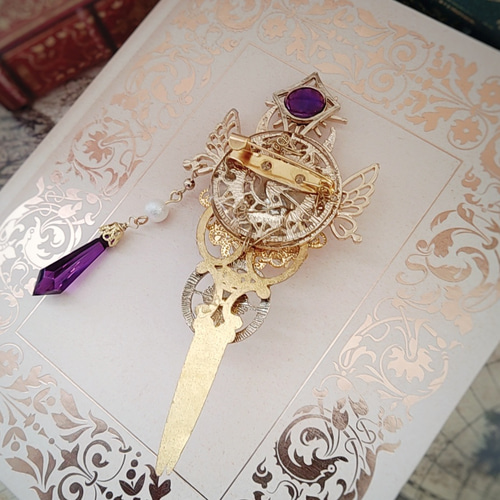 ビジューとハサミの魔法石ブローチ パープル 上級魔法ハイウィザード