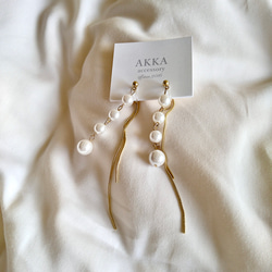 Gold◆Pearl&chain earrings ゴールドカラー◆パールとチェーンのイヤリング　痛くない樹脂イヤリング 2枚目の画像