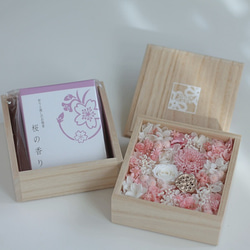 フルールcube”シュガーピンク”　桐箱入りのプリザーブド仏花とお線香のセット　お盆のおくりものに 1枚目の画像