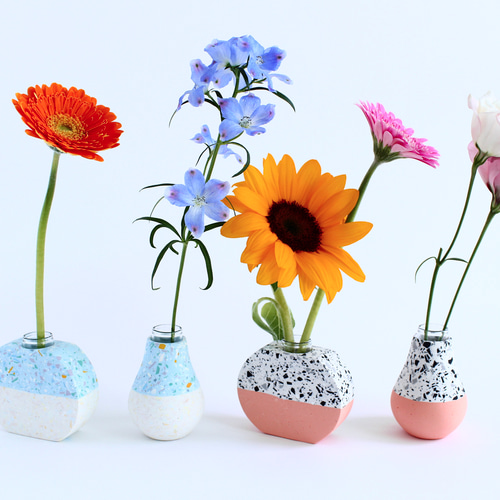 ジェスモナイトのカラフルな一輪挿し （ツートーンカラー2種類・形各2