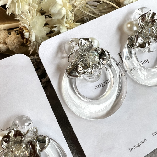 3月の新作❁⃘シルバーアクセサリー ピアス イヤリング 花びら 花 透明  