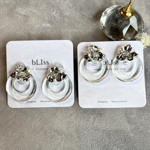 3月の新作❁⃘シルバーアクセサリー ピアス イヤリング 花びら 花 透明  