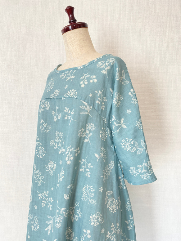 刺繡色調*花朵圖案喇叭連衣裙*柔軟雙層紗*100%日本棉*半袖*淡藍色 第15張的照片