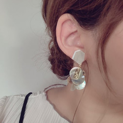 KAKERA shell tassel pierce/earring(Pearl white＊Beige) [cc] 2枚目の画像