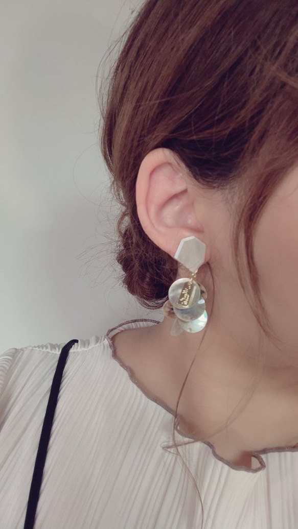 KAKERA shell tassel pierce/earring(Pearl white＊Beige) [cc] 2枚目の画像