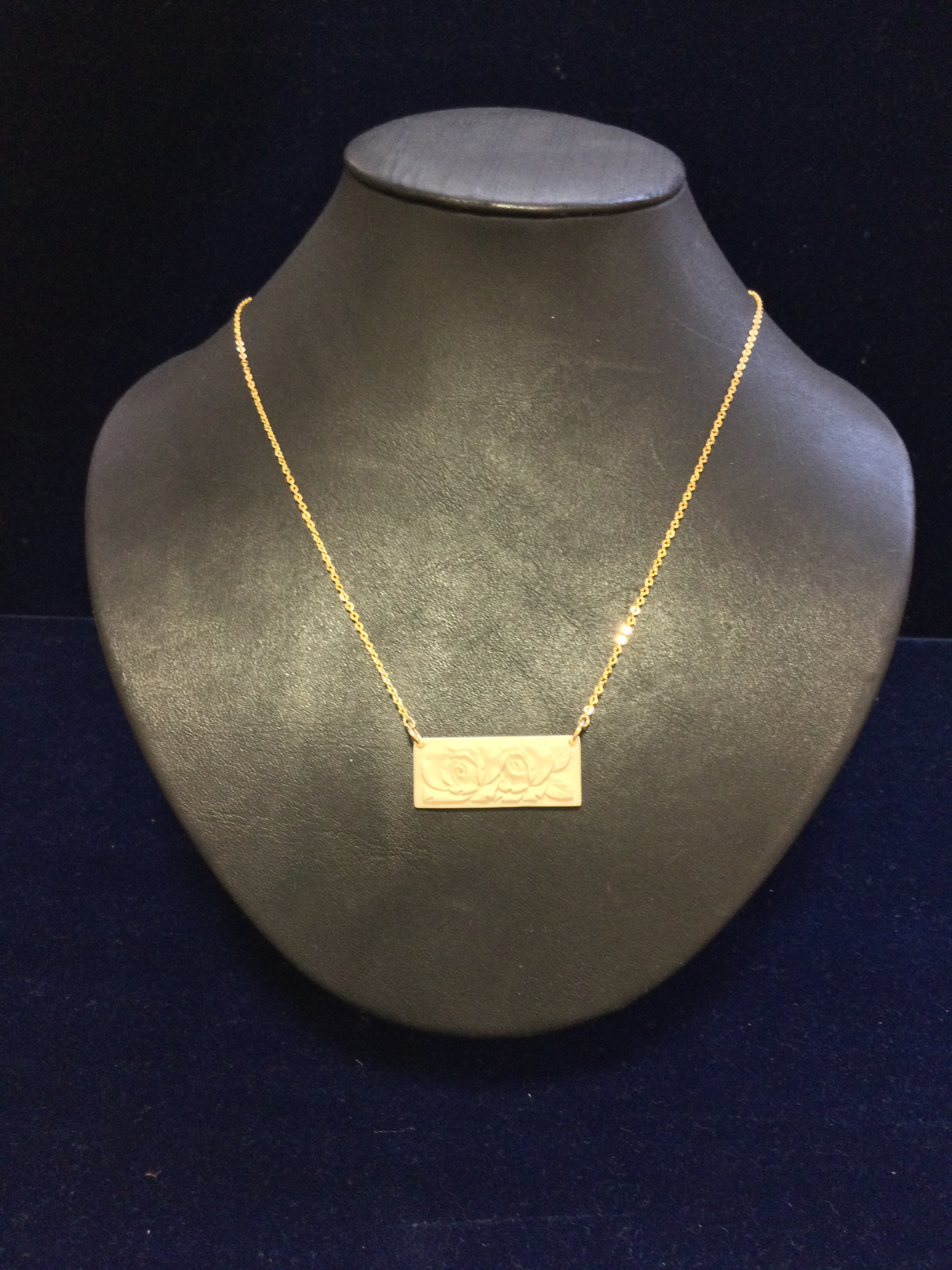 ☆本象牙プレート花彫りペンダント（薔薇）14kgf使用 A-44※