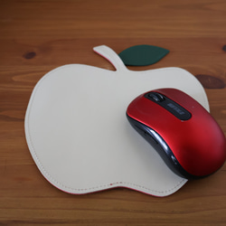 ＊再販＊りんごのマット・マウスパット[牛革：赤]裏面:白 3枚目の画像