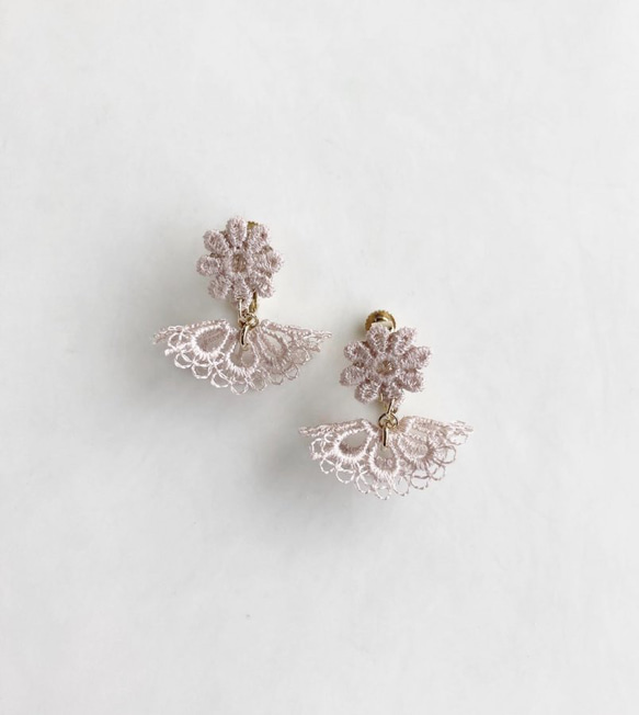 (全3色)Lace flower tassel pierce/earring 3枚目の画像