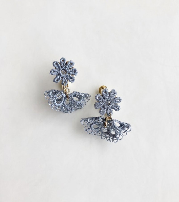(全3色)Lace flower tassel pierce/earring 2枚目の画像