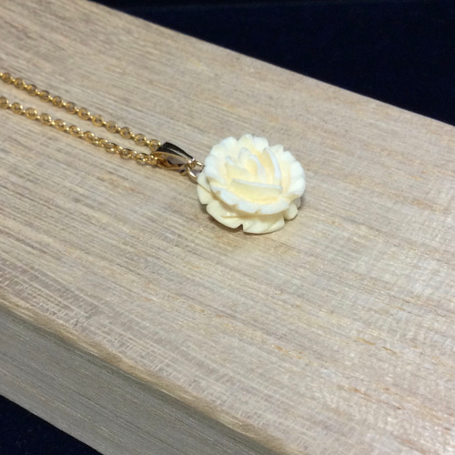 ☆本象牙ペンダント(彫バラ）A-59 ※ ネックレス・ペンダント