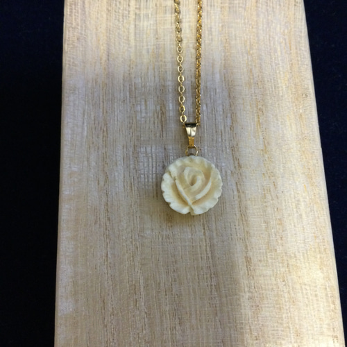 ☆本象牙ペンダント(彫バラ）A-59 ※ ネックレス・ペンダント