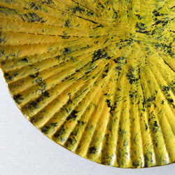 漆塗りのハツリ小皿（黄・黒） 2枚目の画像