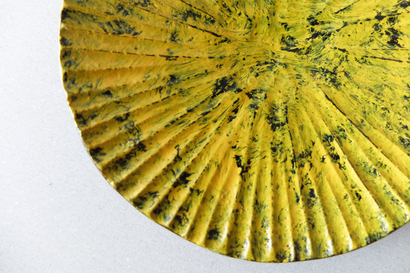 漆塗りのハツリ小皿（黄・黒） 2枚目の画像