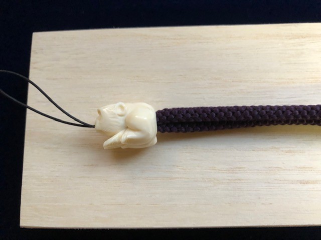 象牙　十二支ストラップ（正絹）　申（ｻﾙ）