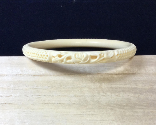 象牙色　バングル カーブドアイボリー ツイストバングル 象牙 フランス アンティークス