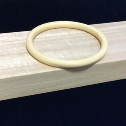象牙調アイボリー バングル 直径74.8mm 象牙調アイボリー バングル 直径74.8mm 象牙調アイボリー バングル