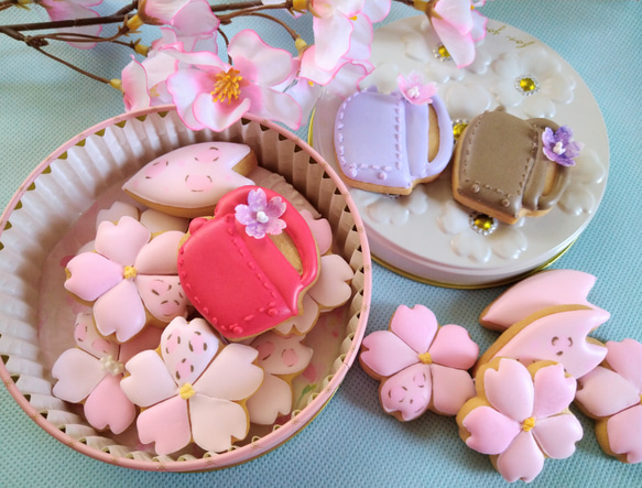 『Creema限定』ランドセルと桜のアイシングクッキー　クッキー缶　白砂糖不使用身体に優しいアイシングクッキー 1枚目の画像