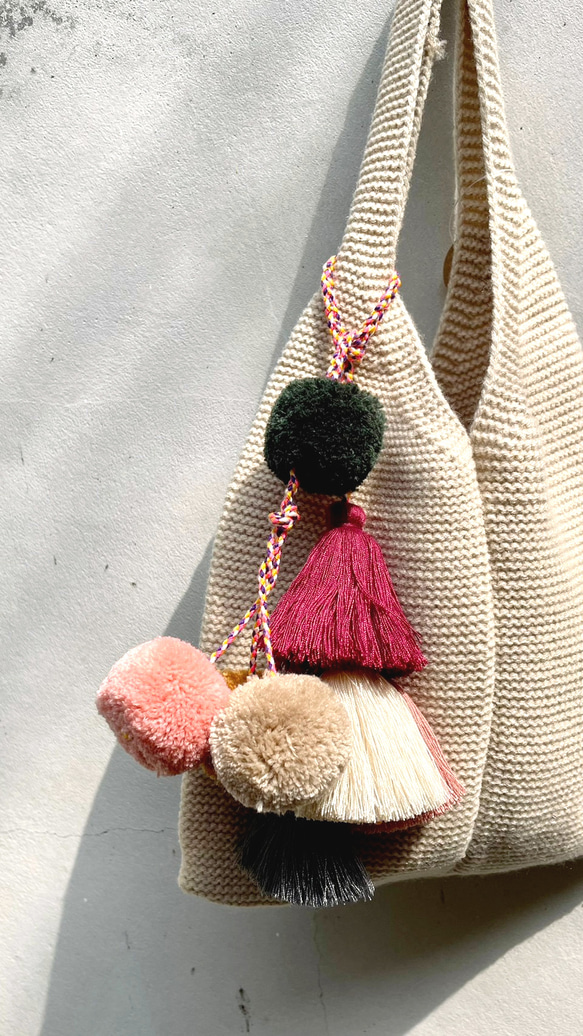 手編毛球流蘇 鑰匙圈 吊飾 包包 居家裝飾 Hand-woven Pom Pom Tassel Charm 第1張的照片