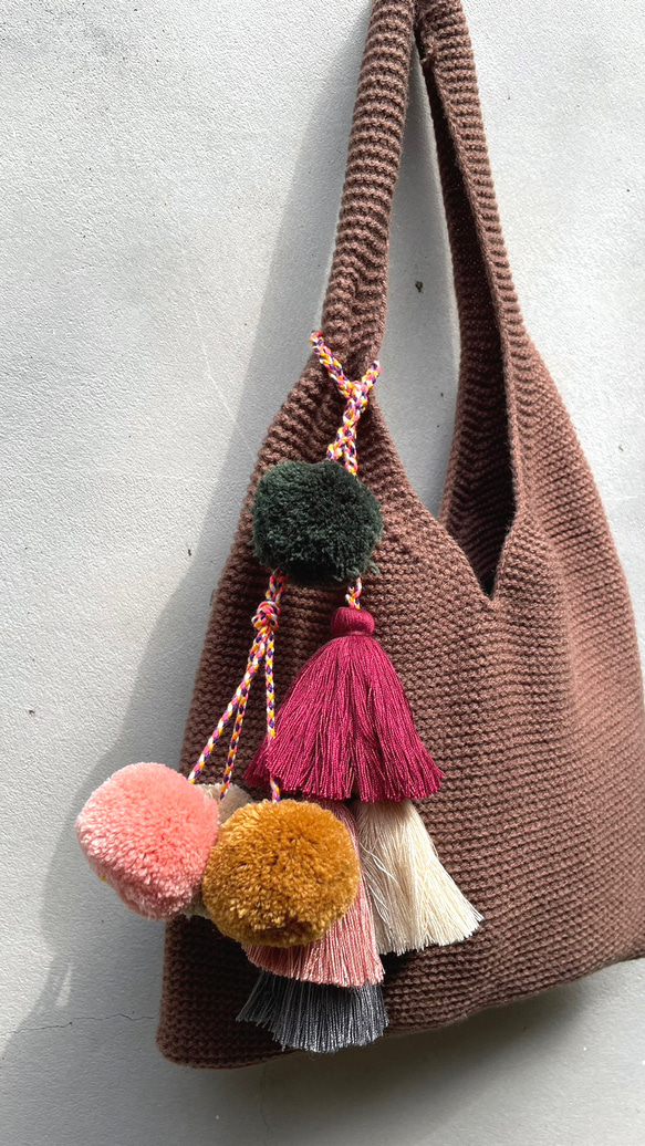 手編毛球流蘇 鑰匙圈 吊飾 包包 居家裝飾 Hand-woven Pom Pom Tassel Charm 第2張的照片