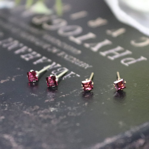 14KGF ロードライトガーネット 3mm スクエア 一粒 ピアス ピアス