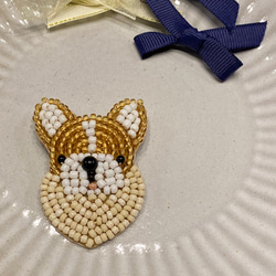 刺繍　ビーズ　ブローチ　ボストンテリア　ハンドメイド ボストンテリアのブローチ ビーズ刺繍 おしゃれな男性にも