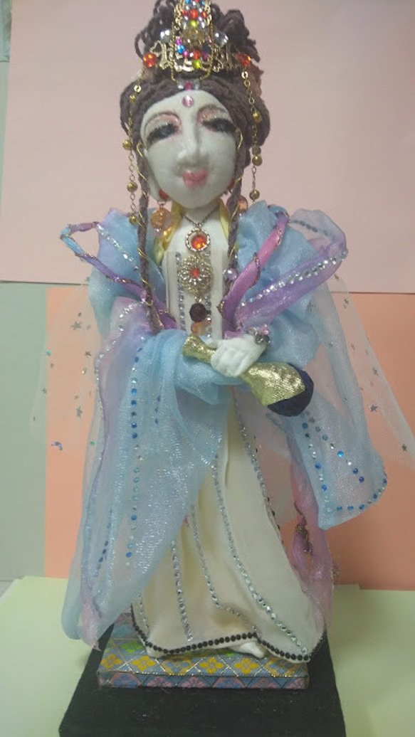 『オシャレな観音像』水瓶を持った観音菩薩　仏像　布製　創作人形　プレゼント 2枚目の画像